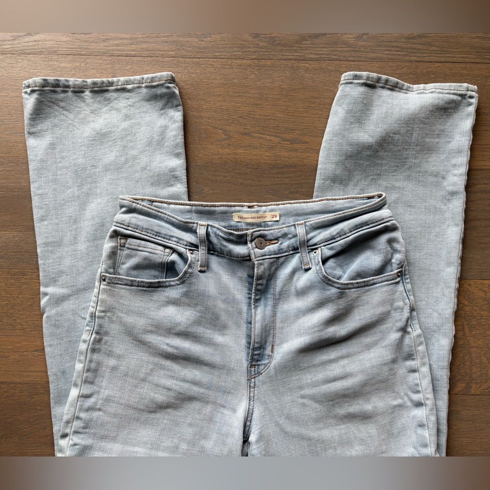 GUC Levi's Women's 725 High rise Boot Cut Jeans, size 29